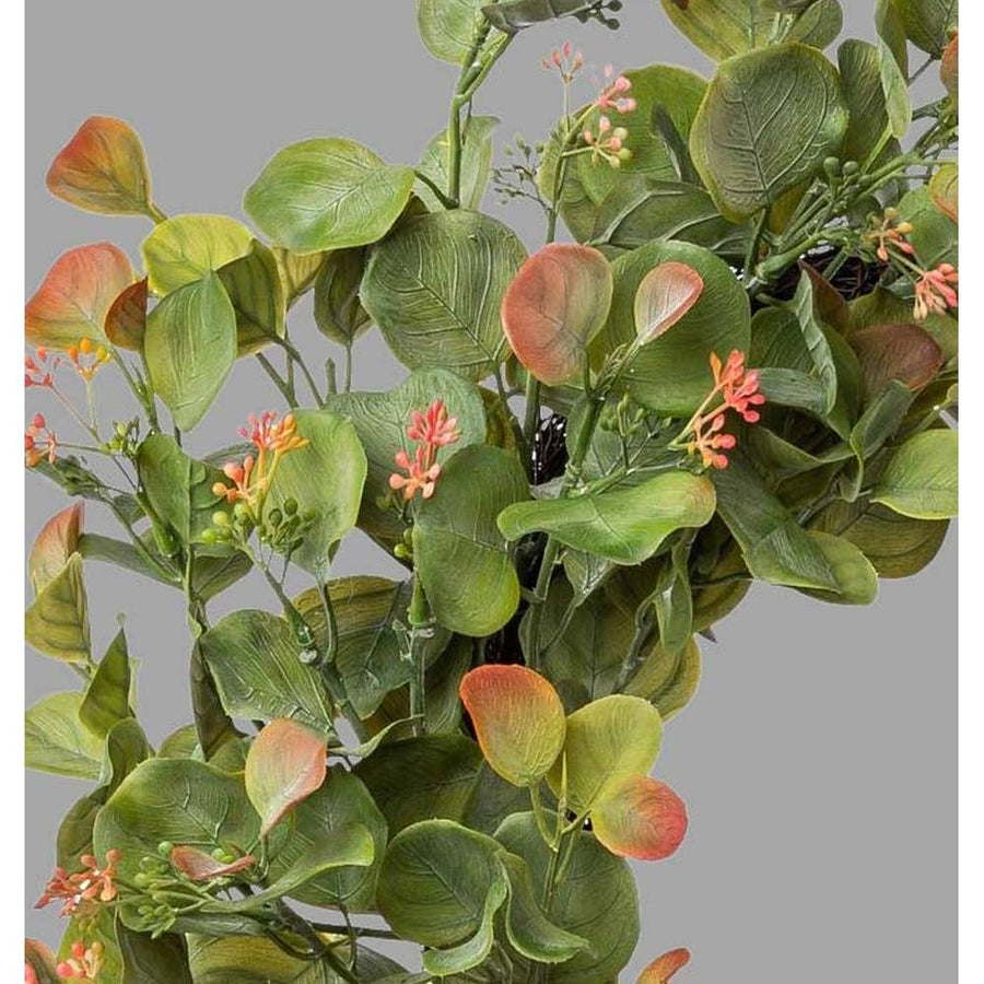 Virágzó, dús kialakítású, mű eukaliptusz koszorú.