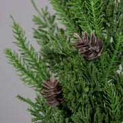 Tobozokkal díszített, zöld színű mű fenyő ág mix.