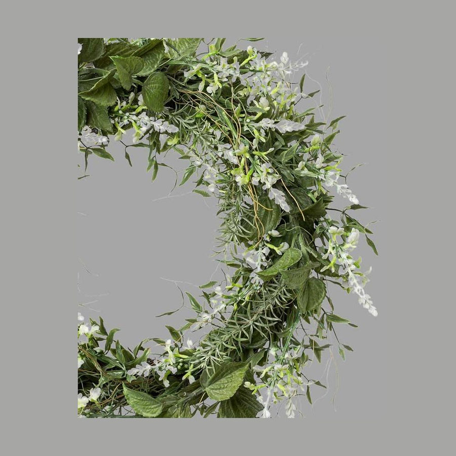 Fehér virágzatú mű levendula koszorú.