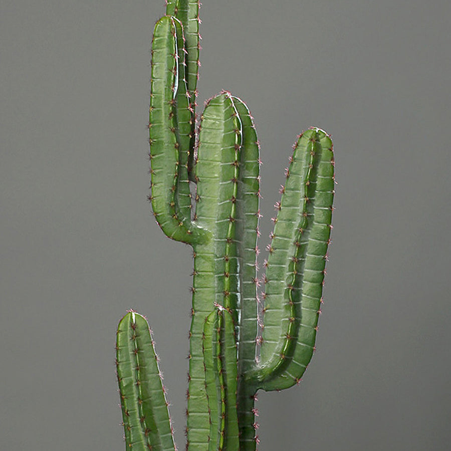 Zöld színű, mesterséges San Pedro kaktusz.