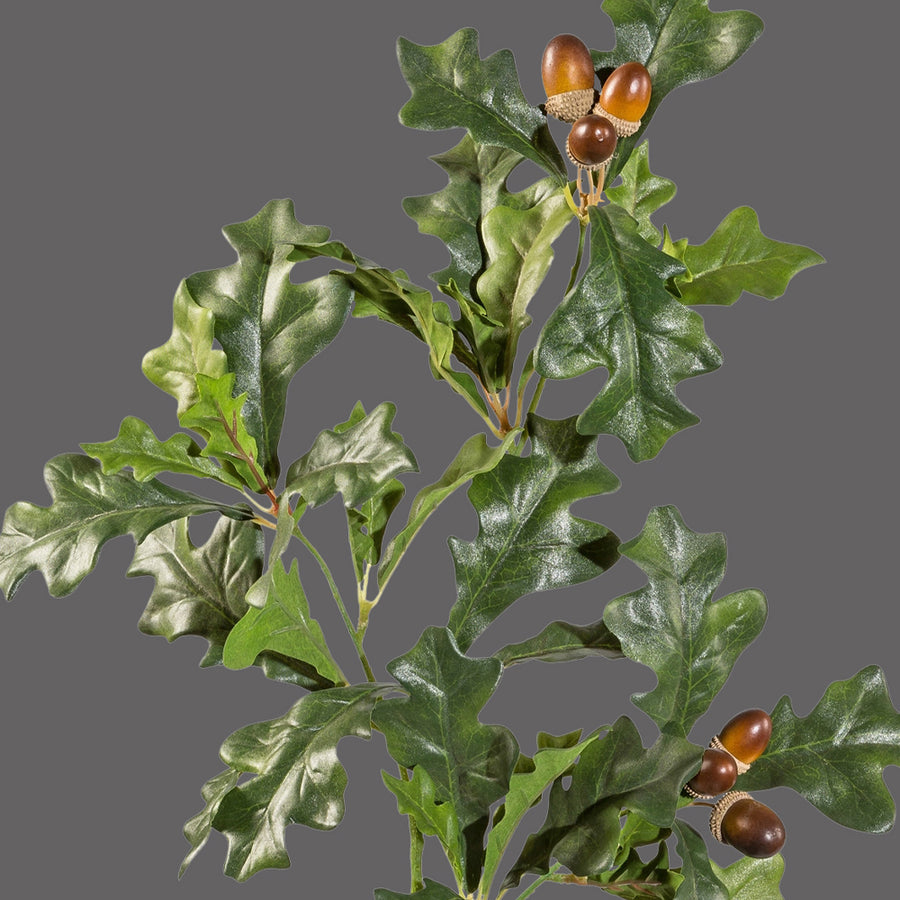 Makkokkal díszített, zöld színű, mű tölgyfa ág.