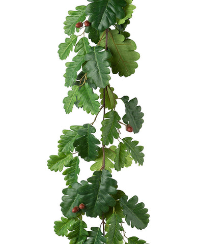 Makkokkal díszített, zöld színű, tölgyfaleveles girland műnövény.