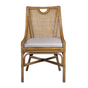 Rattanból készült, párnázott ülőfelülettel kialakított étkezőszék.