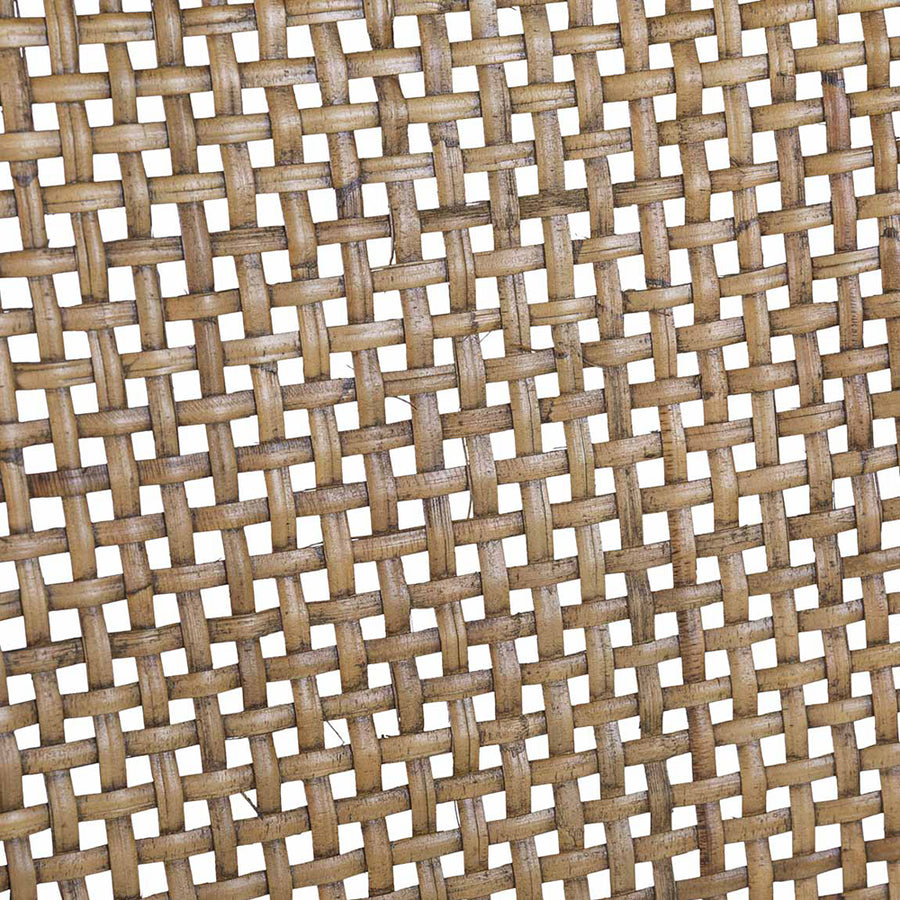 Rattanból készült, párnázott ülőfelülettel kialakított étkezőszék.