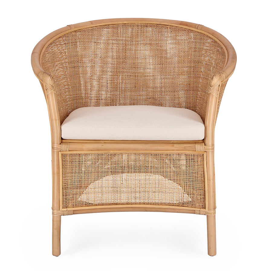 Rattan fotel, ekrü színű párnával.