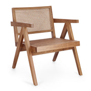 Natúr színű, lakozott felületű teakfából és rattanból készült, formatervezett fotel.