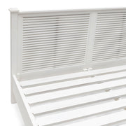 Lamellás ágykeret részlet fehér akácfa bútoron