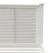 Ágy lábrészének részlete fehér fa kivitelben