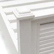 Klasszikus fehér ágy sarok kialakításának részlete