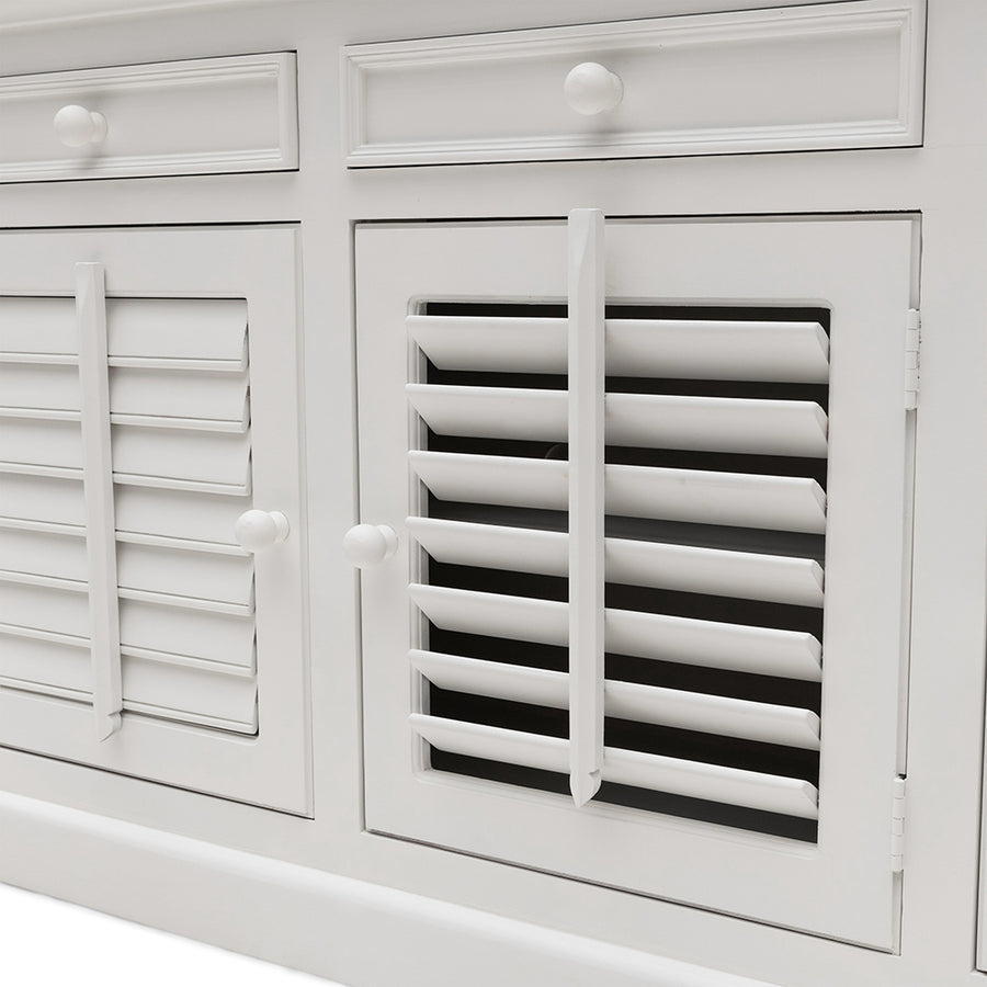 Fehér akácfa szekrény részlet lamellás ajtókkal