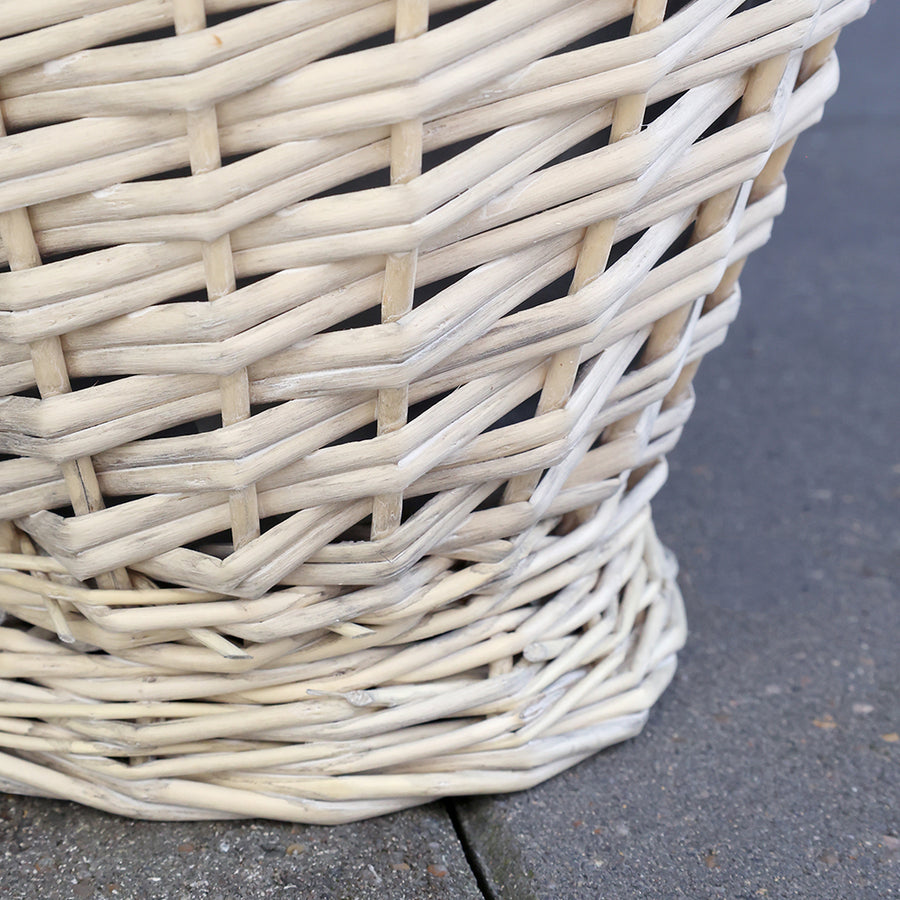 Fűzfa kaspó fonásának részlete közelről, skandináv stílus