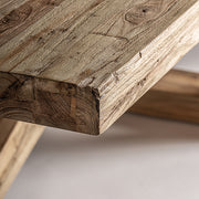 Natúr színű, újrahasznosított vasúti talpfából készült, exkluzív formatervezett étkezőasztal.