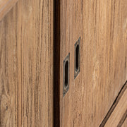 Koloniál ihletésű, modern rusztikus stílusú, natúr színű, finoman antikolt felületű, újrahasznosított vasúti talpfákból készült, óriás méretű, kézműves vitrines szekrény