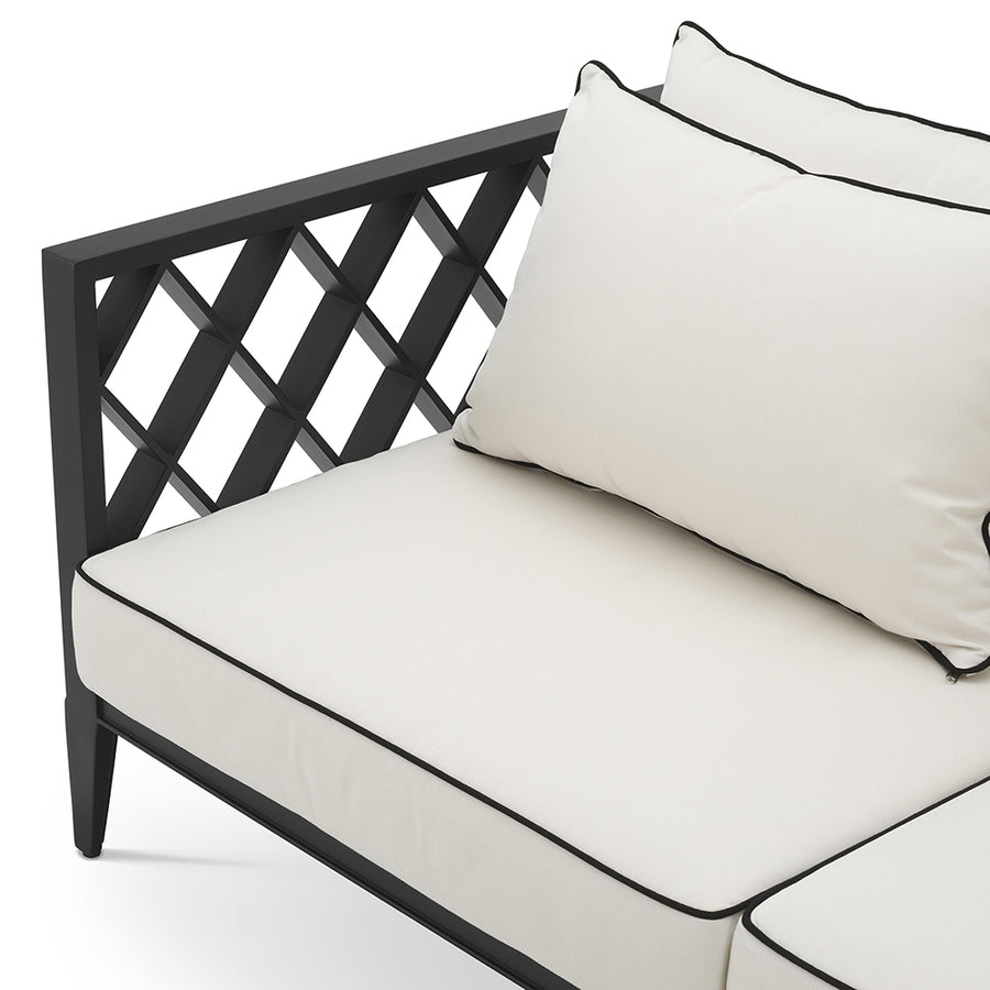 Ocean Club kültéri kanapé részlet Sunbrella vászon párnával és fekete szegéllyel