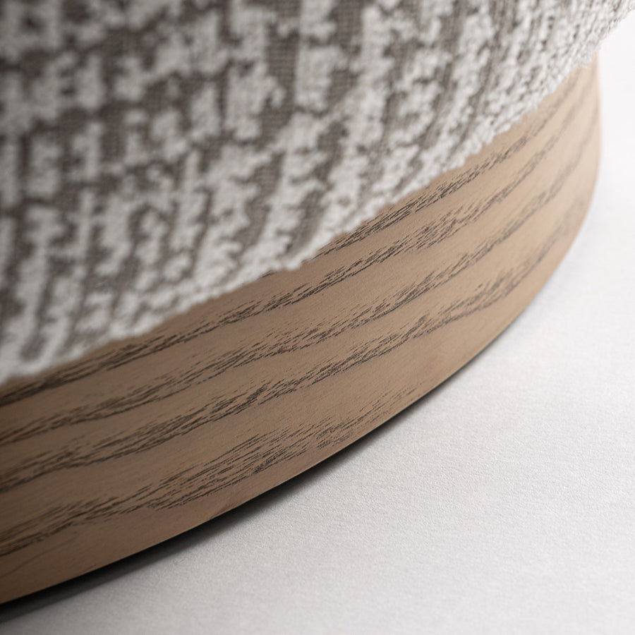 Világosbarna fa forgótalp részlet