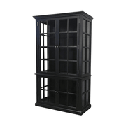 Fekete színű, 4 ajtós vitrines szekrény.