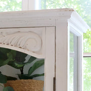 Old French vitrines szekrény antikolt festett felületének részlete