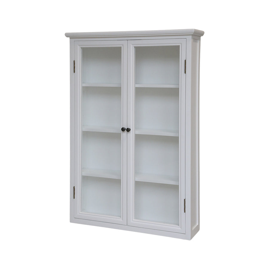 Old French fehér színű, kétszárnyú, üvegezett ajtós faliszekrény négy polccal, klasszikus vonalvezetésű kialakításban.