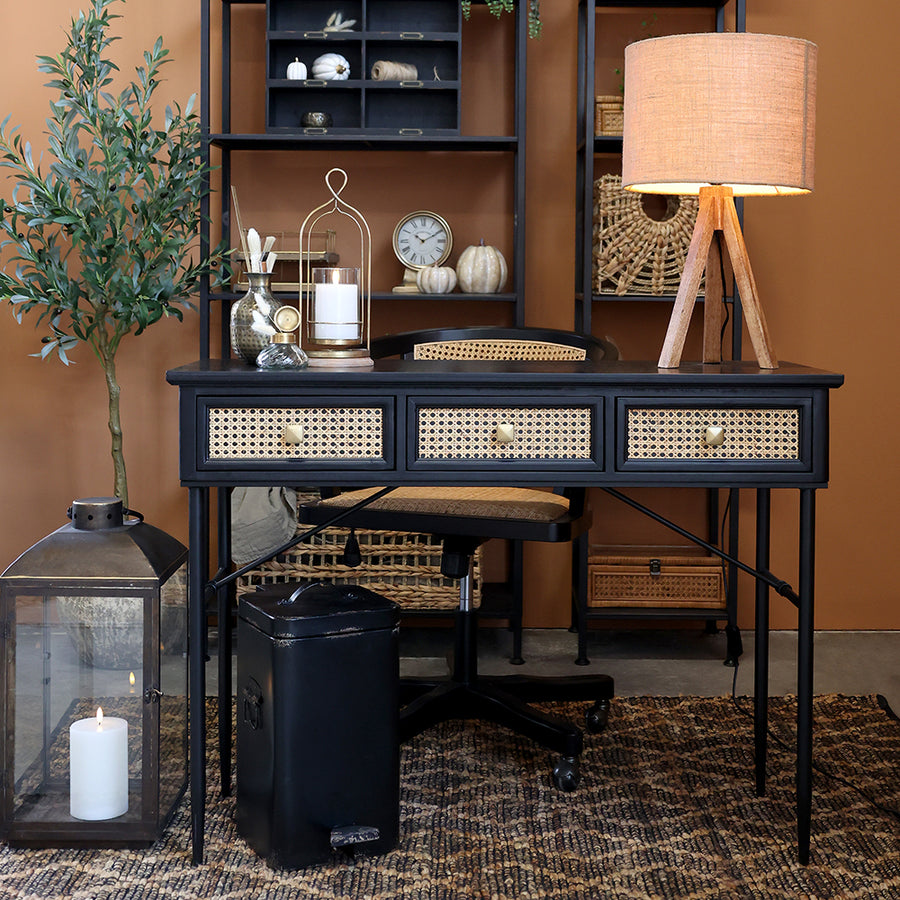 Vintage stílusú irodai szék fekete fa vázzal és rattan fonattal