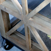 Kereszttartó fa oldalrész a konyhasziget oldalán, autentikus rusztikus formavilágban.