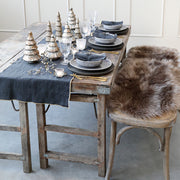 OLD FRENCH natúr színű kaucsukfa rattan pad étkezőasztal mellett, meghitt, ünnepi enteriőrben