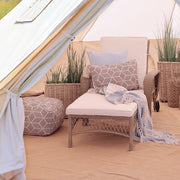 Old French natúr műrattan napozóágy kerekekkel, párnával