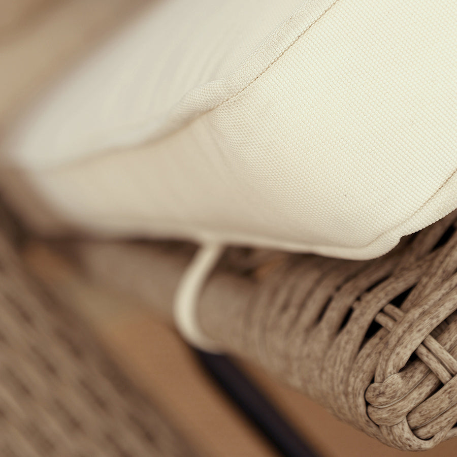 Műrattan napozóágy levehető párnával, részletfotó