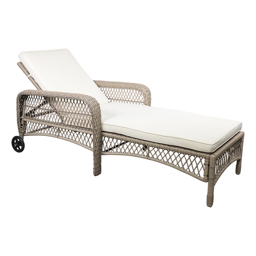 Old French natúr műrattan napozóágy kerekekkel, párnával