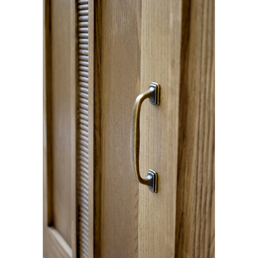 OLD FRENCH tálalószekrény ajtó részlet, patinázott fém fogantyúval és natúr fa felülettel