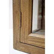 Old French vitrines szekrény fa felület és üvegajtó közeli részlet