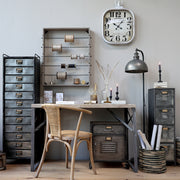 Francia stílusú, kaucsukfából és rattanból készült natúr színű karosszék.