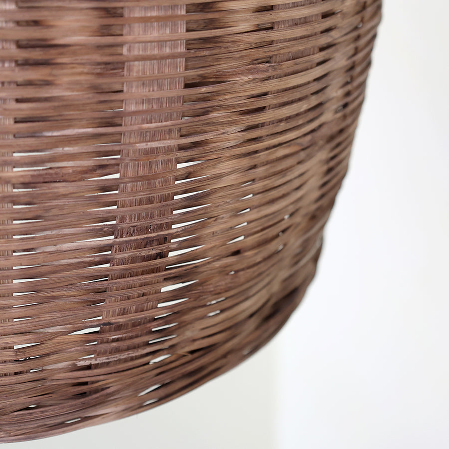 Kézzel font natúr rattan lámpabúra részlete finom kézműves fonatszerkezettel