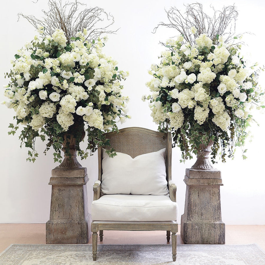 Old French rattan  tölgyfa fotel bézs párnákkal, nagy virág kompozíciókkal.