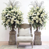 Old French rattan  tölgyfa fotel bézs párnákkal, nagy virág kompozíciókkal.