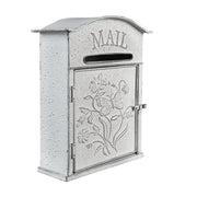 Old Post antik postaláda döntött nézetből, nyílással a felső részen.