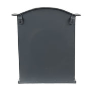 Postaláda hátoldala fali rögzítési pontokkal.