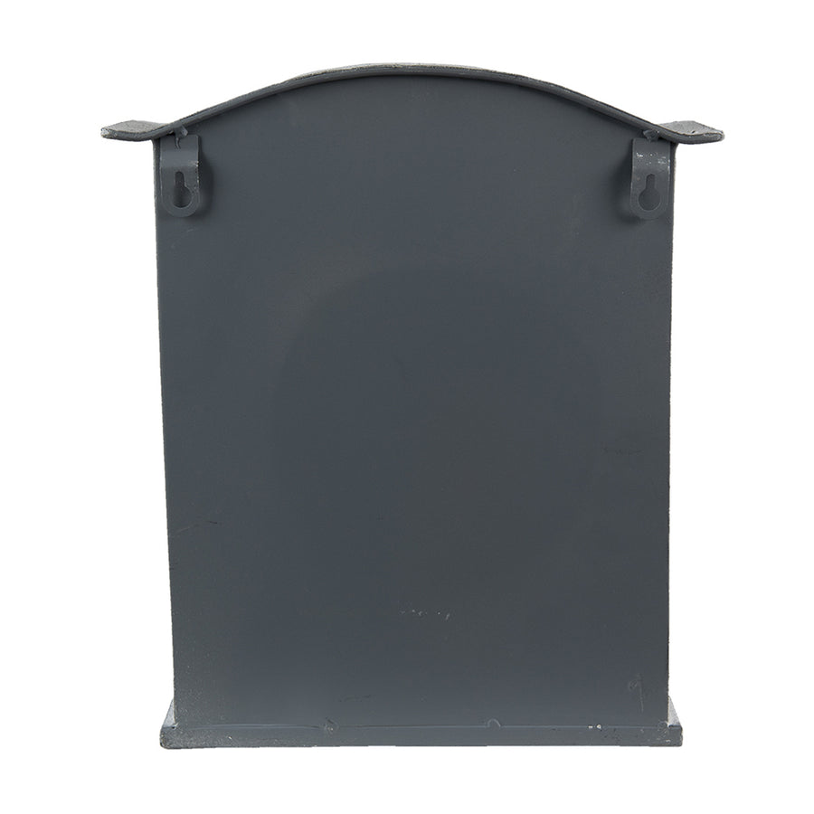 Postaláda hátoldala fali rögzítési pontokkal.