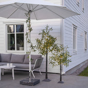 OLEA LED-es mű olíva girland kültéri teraszon, esti fényben