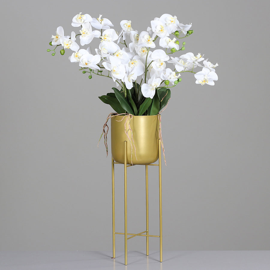 Teljes kompozíció: 100 cm magas mű orchidea aranyszínű kaspóban, elegáns megjelenéssel.