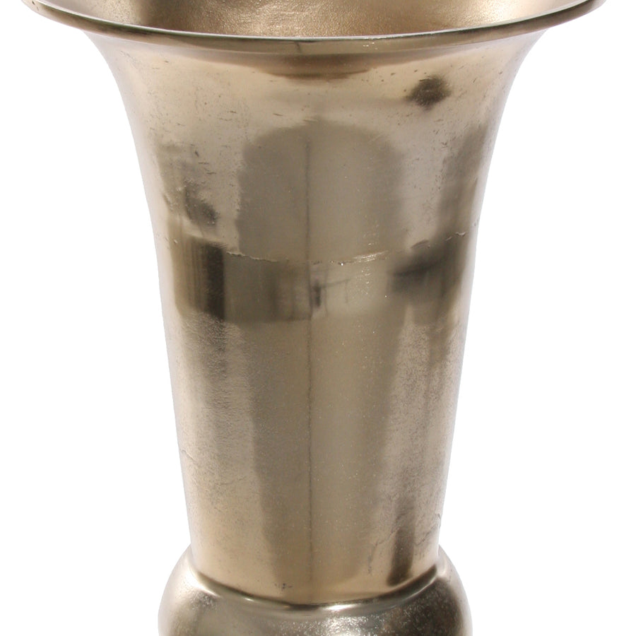 Öntött alumíniumból készült, aranyszínű nagy kaspó-váza.