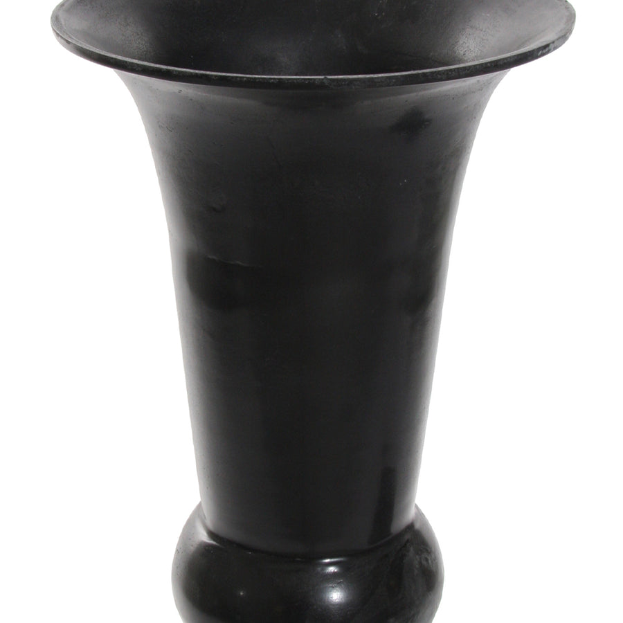 Öntött alumíniumból készült, kültérre is alkalmas, fekete színű óriás kaspó-váza.