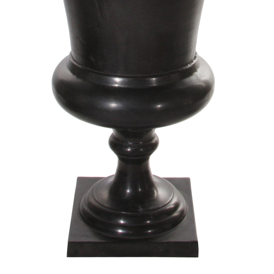 Alumíniumból készült,, fekete színű óriás kaspó-váza.