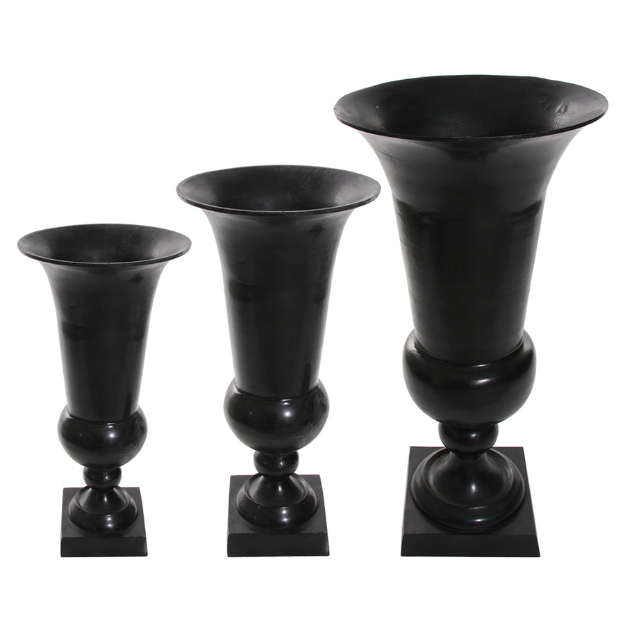 Öntött alumíniumból készült, kültérre is alkalmas, fekete színű óriás kaspó-váza.