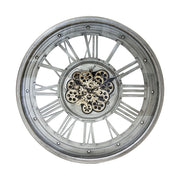 Fémből készült, antikolt felületű, ezüstszínű óriás falióra.