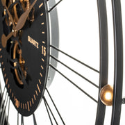 Fekete-arany színű óriás falióra.