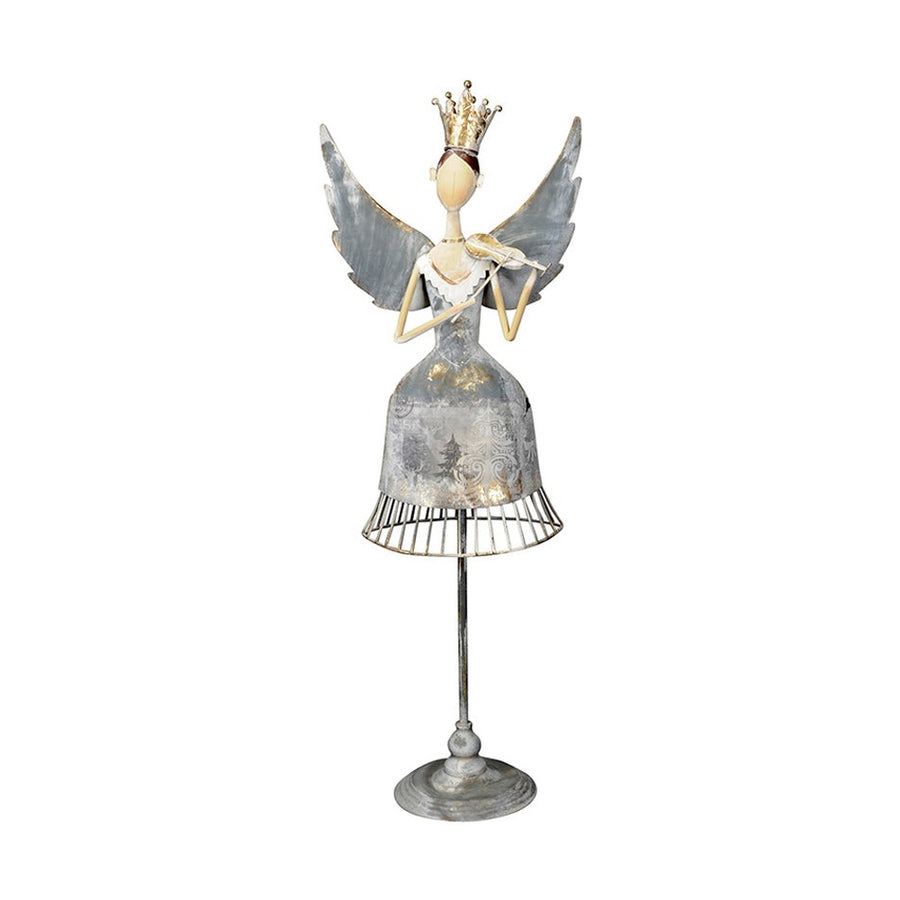 Koronát viselő fém angyal figura hegedűvel a kezében.