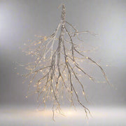 Fényforrással kialakított, havas felületű, karácsonyi dekorációs faág..