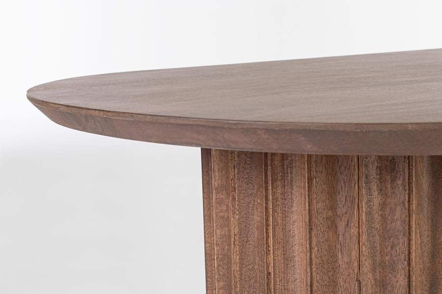 Mangófából készült, barna színű, formatervezett dizájn dohányzóasztal.