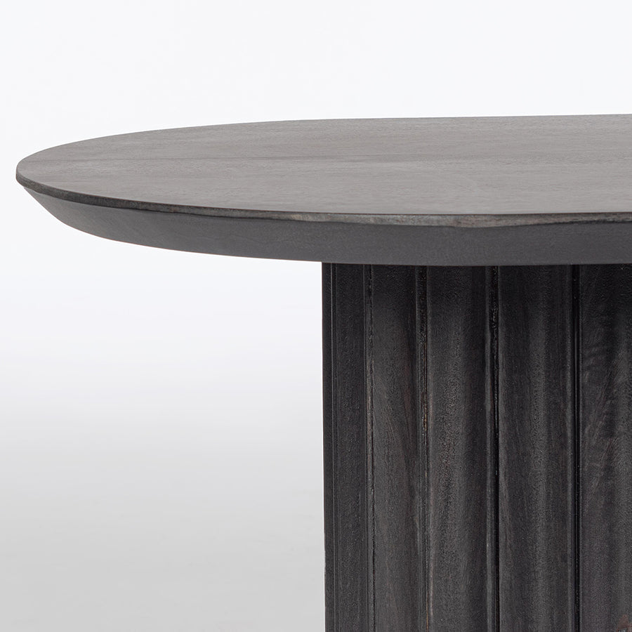 Mangófából készült, fekete színű, formatervezett dizájn dohányzóasztal.