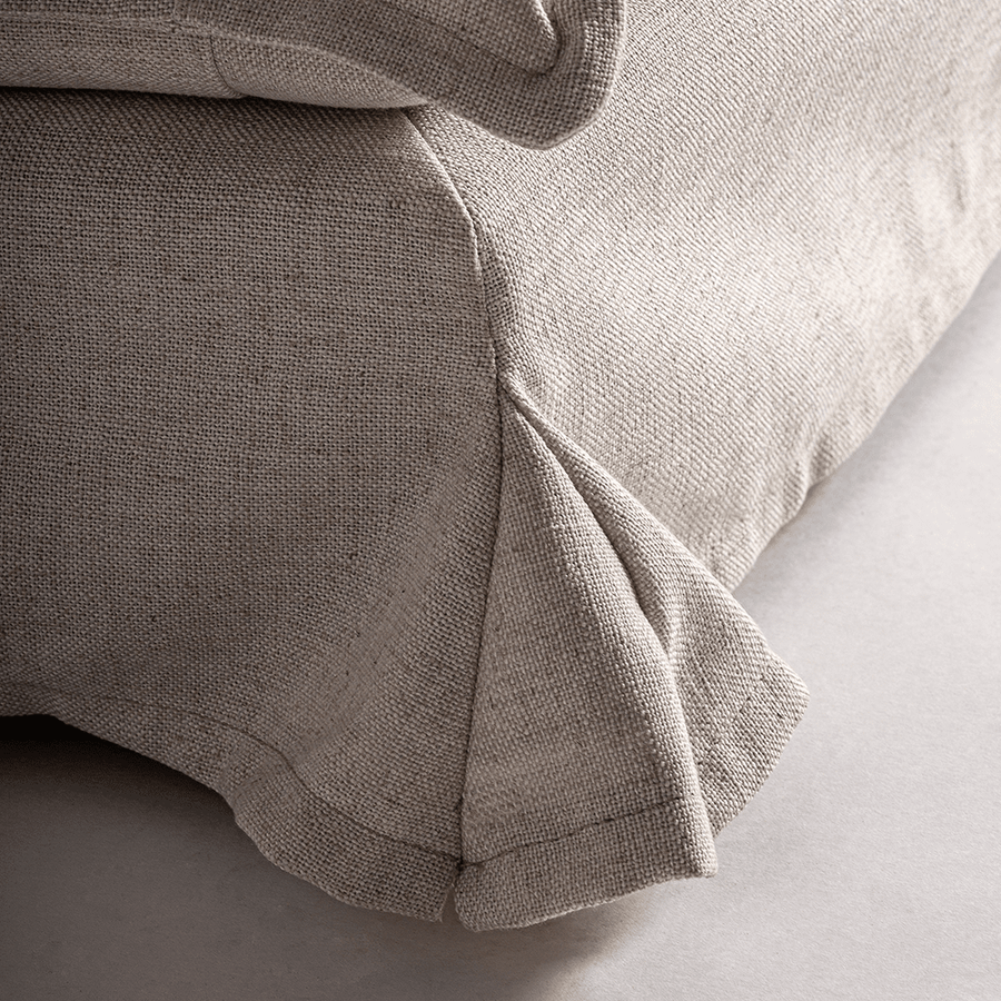 Törtfehér színű, design fotel.